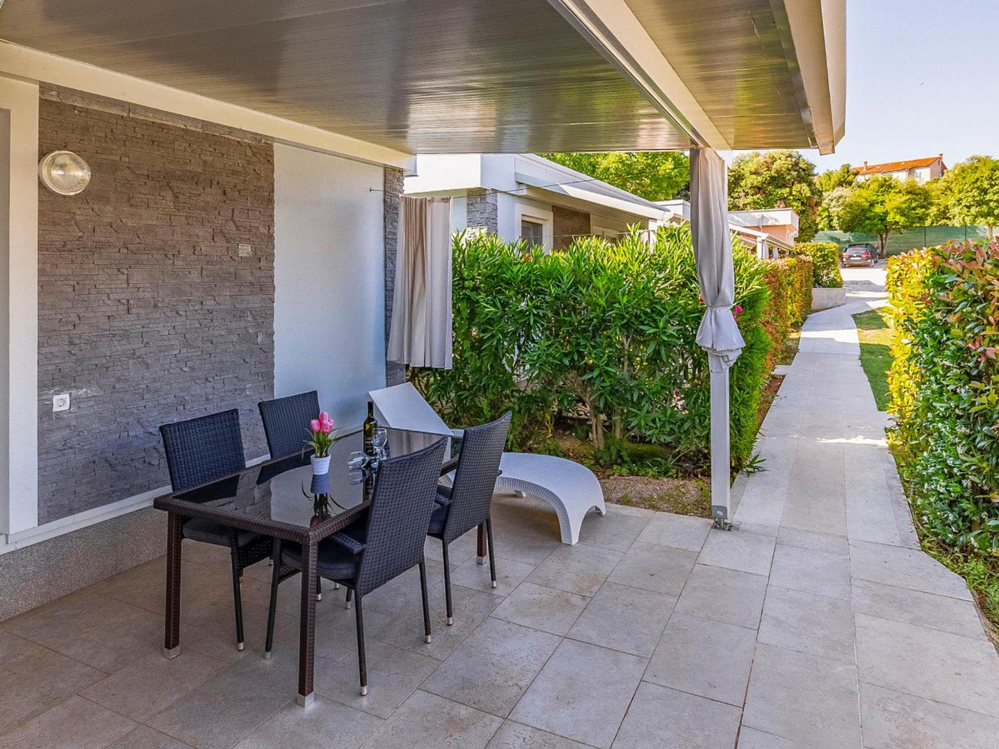 Superior-5 By Interhome Pula